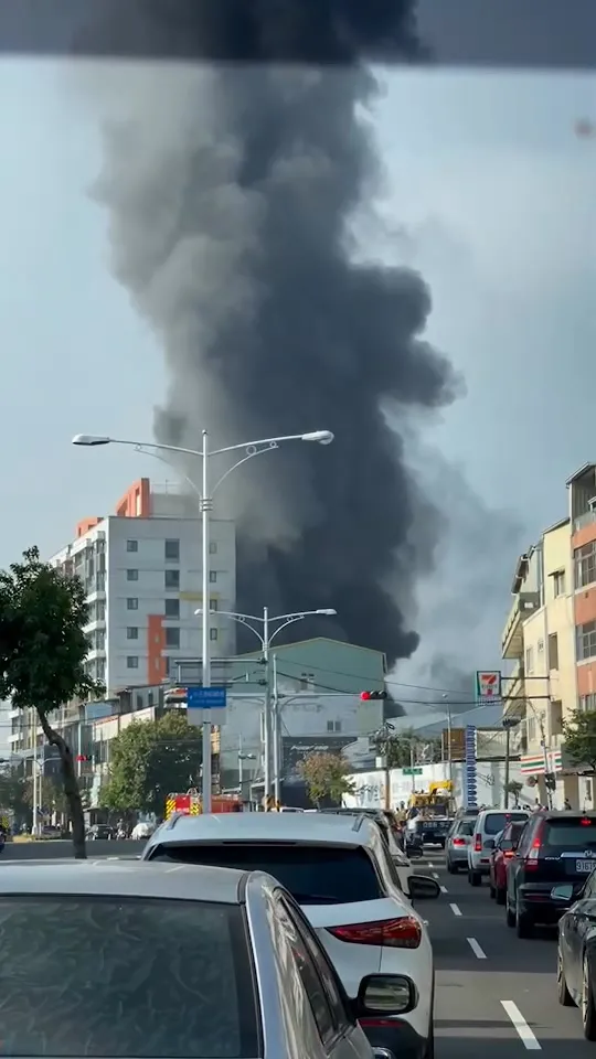 火警發生時正值上班時間。翻攝記者爆料網