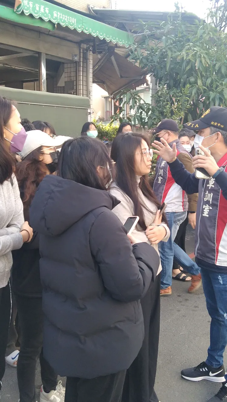 起火工廠鄰近亞大學生租屋宿舍，校方立即派人疏散學生。校方提供