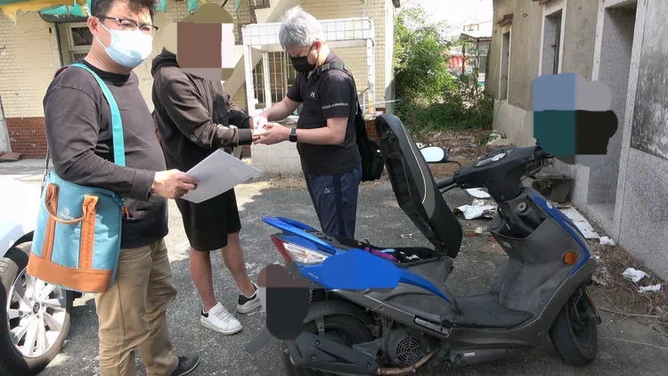 警方逮捕歐嫌，將他依詐欺罪送辦。讀者提供