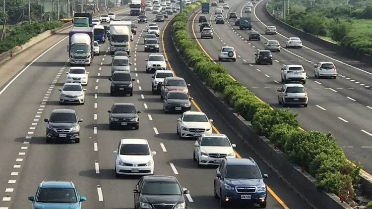 今228連假首日預估西部國道最塞。