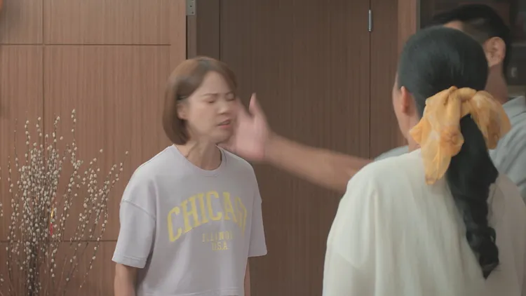 程予希被老爸呼巴掌畫面。民視提供