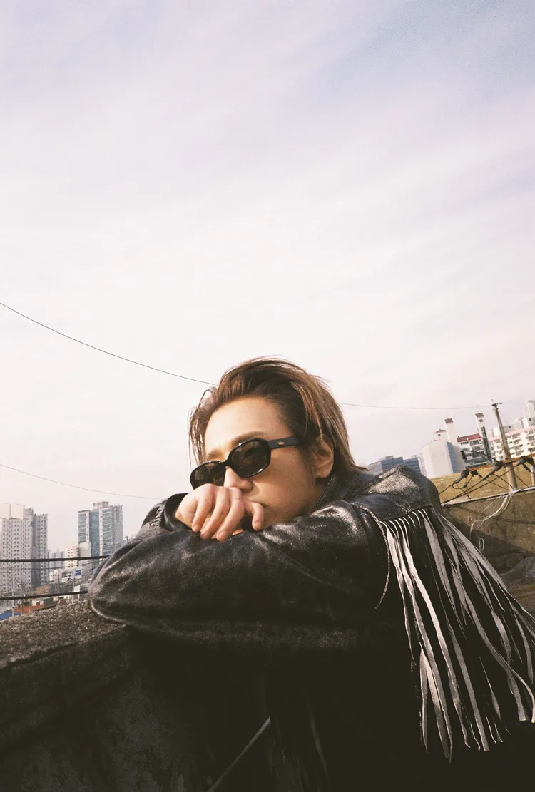 藝聲才華洋溢，專輯中收錄他的自創曲。愛貝克思提供