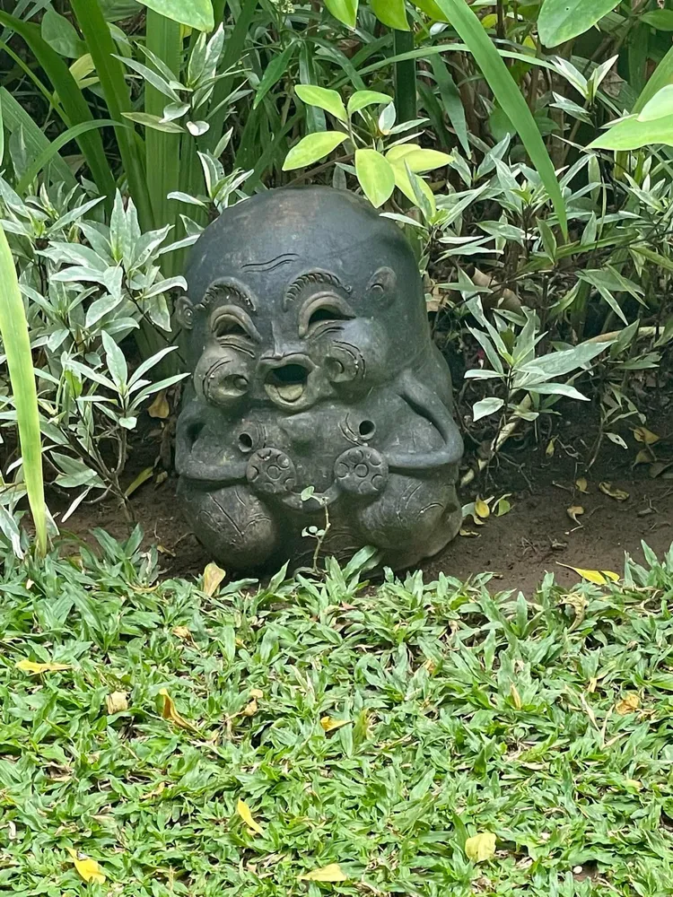 院子裡的其他雕像。引自郎祖筠臉書