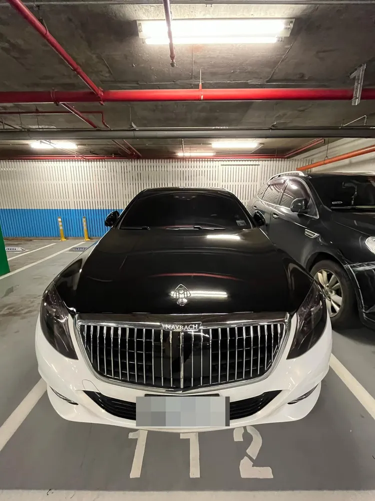 賓士邁巴赫Logo改裝為三角形肉粽。翻攝臉書社團爆廢公社二館