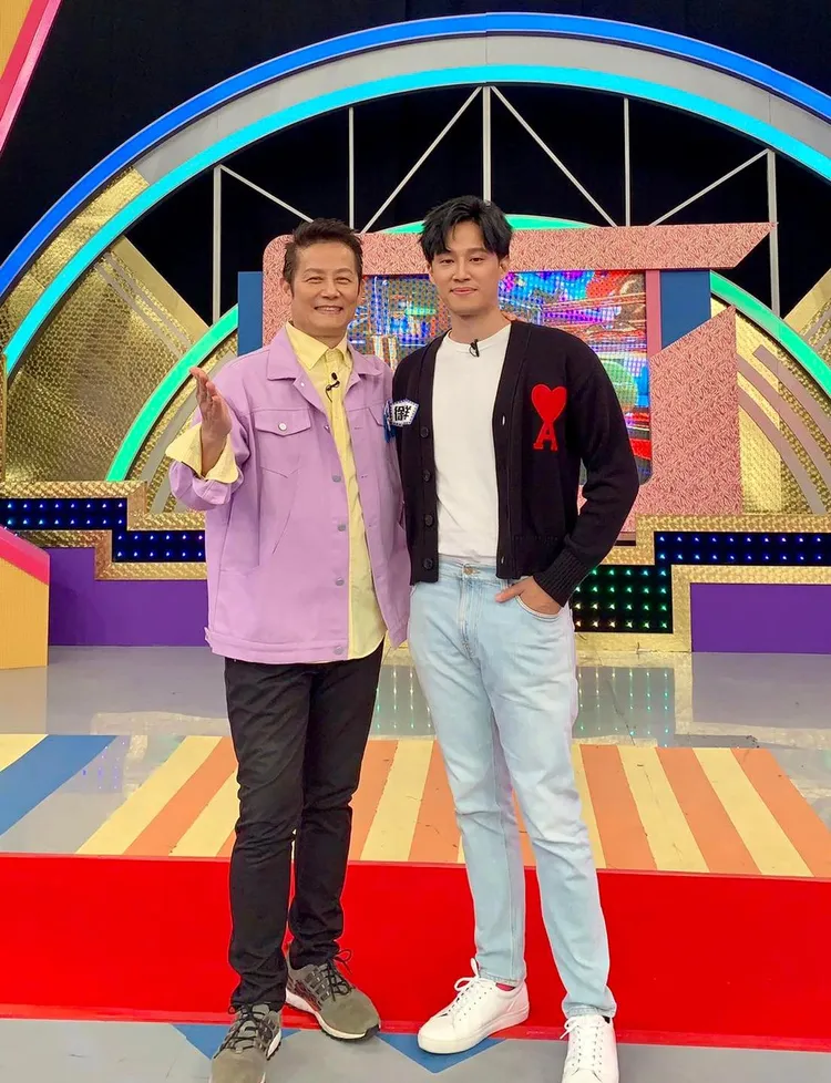 徐乃麟兒子徐新洋（右）也逐漸走紅。翻攝徐乃麟臉書