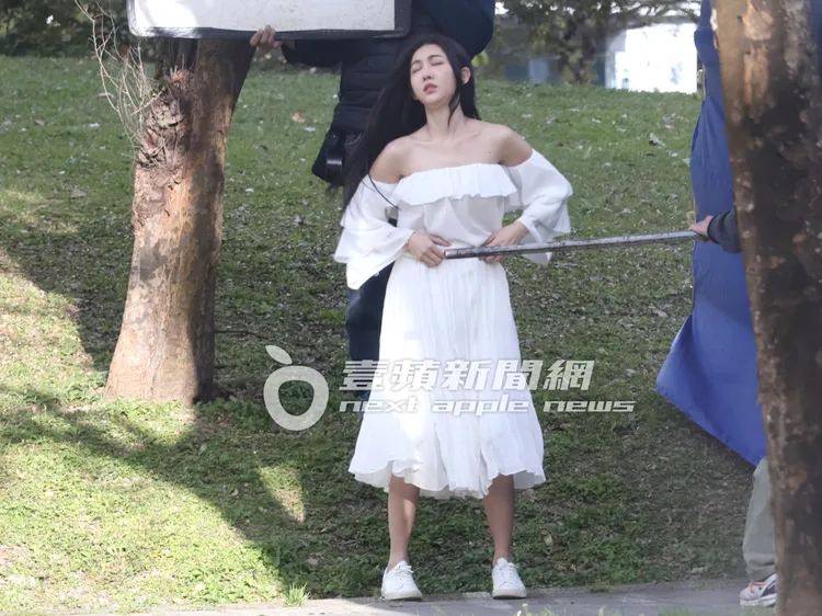 王晴演繹人鬼戀，十分痛苦。特勤中心攝