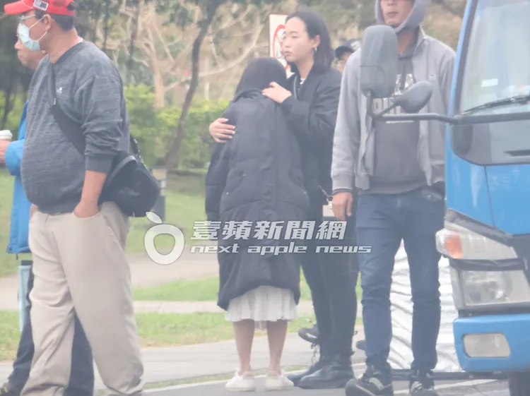 王晴下戲後還和助理哭成一片。特勤中心攝