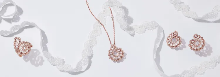 蕭邦憑藉精湛的工藝厚度，將Precious Lace系列珠寶打造出宛如蕾絲般的視覺效果。品牌提供