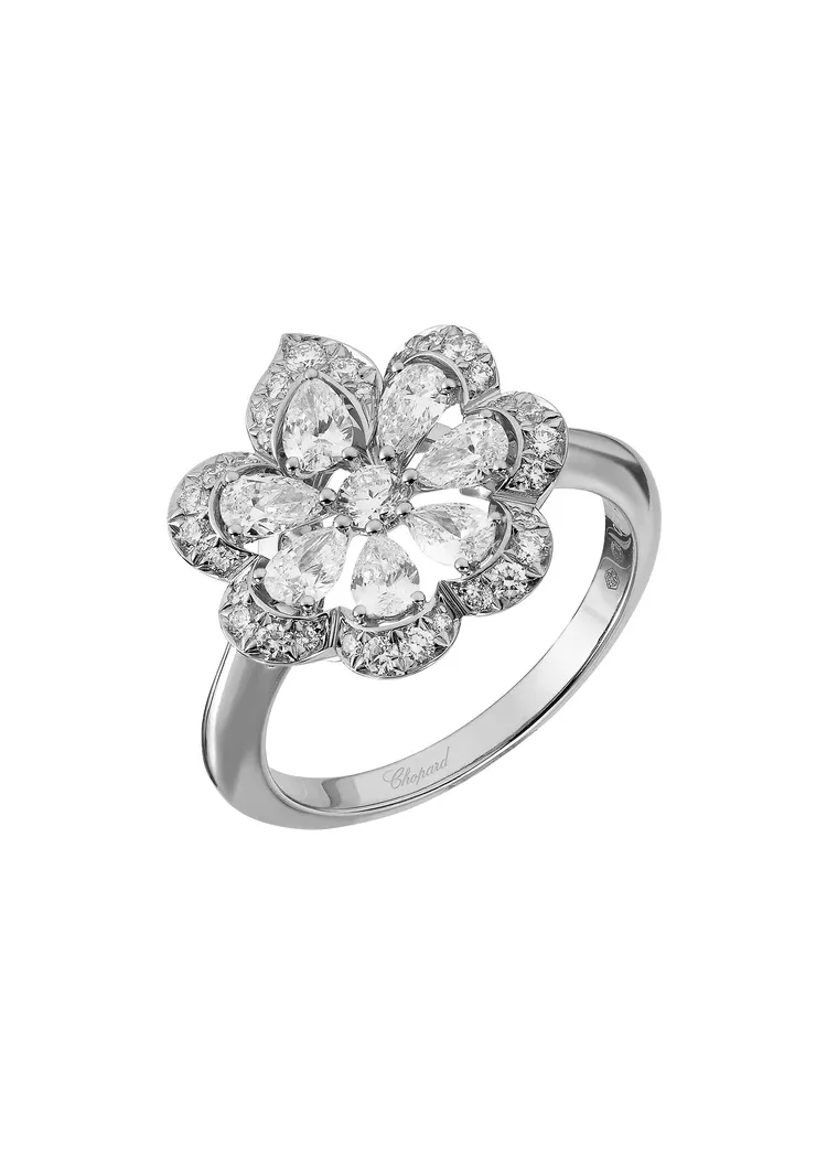Precious Lace系列Mini-Froufrou鑽戒，32萬2000元。品牌提供