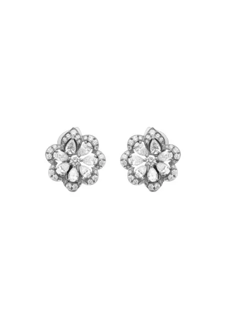Precious Lace系列Mini-Froufrou鑽石耳環，58萬2000元。品牌提供
