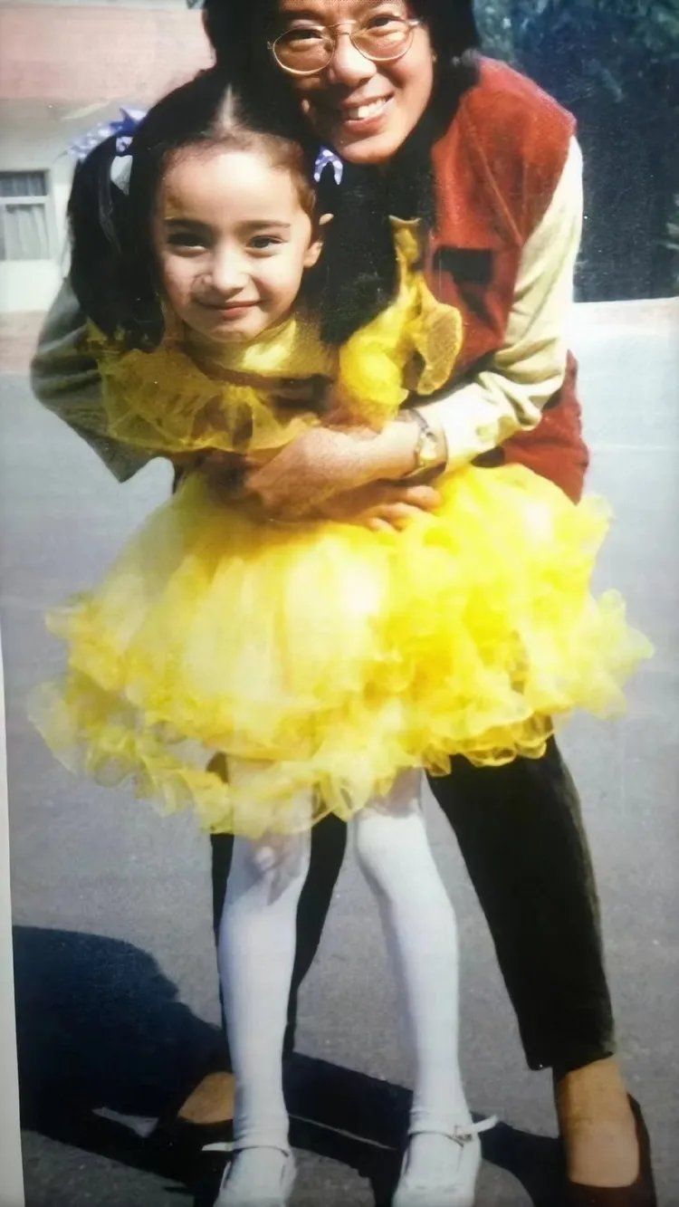 楊冪從小就是大眼美女。翻攝砚狐羡聿蜂_Precious微博
