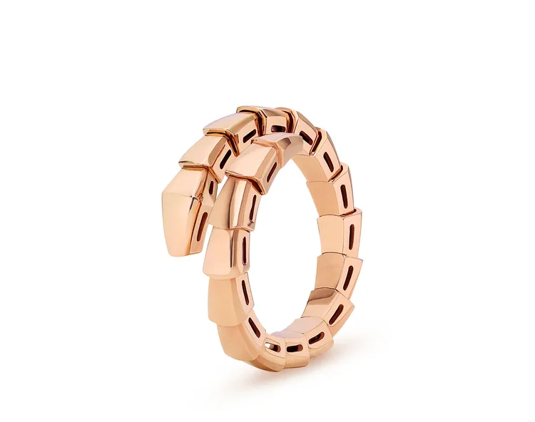寶格麗Serpenti Viper系列玫瑰金戒指，6萬2800元。品牌提供