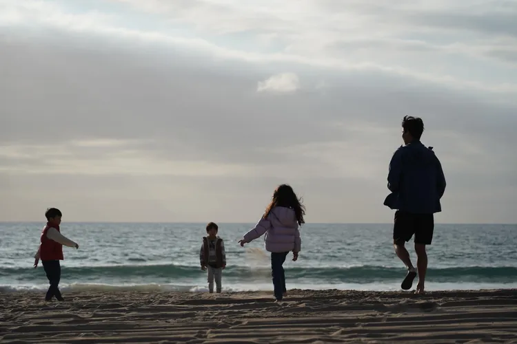 隋棠一家到花蓮海邊遊憩。翻攝自隋棠臉書