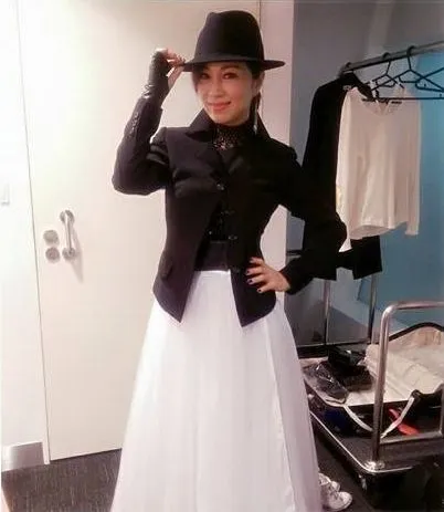 方文琳曾在演出時扮成劉文正風格的造型。翻攝方文琳臉書