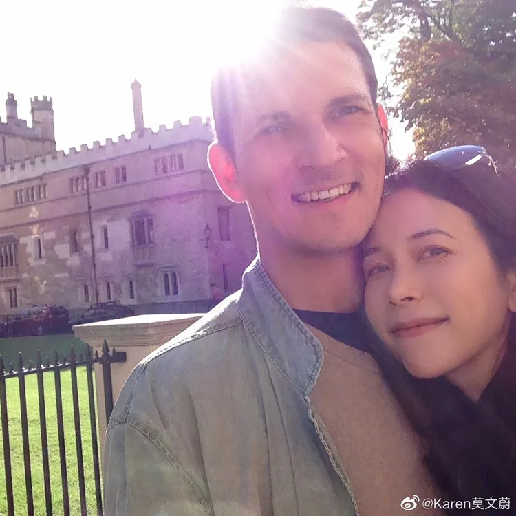 莫文蔚在和初戀男友Johannes分手16年後，兩人重新相遇結婚。引自莫文蔚微博