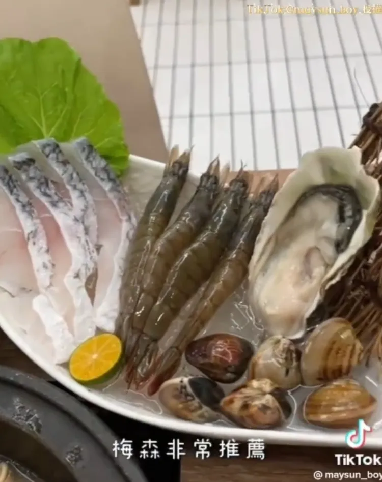 海鮮拼盤有蝦、蛤蠣、生蠔、魚片，澎湃呀！TikTok@maysun_boy 提供