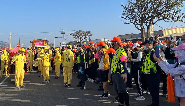 白沙屯媽進入台中，信徒夾道迎接。民眾提供