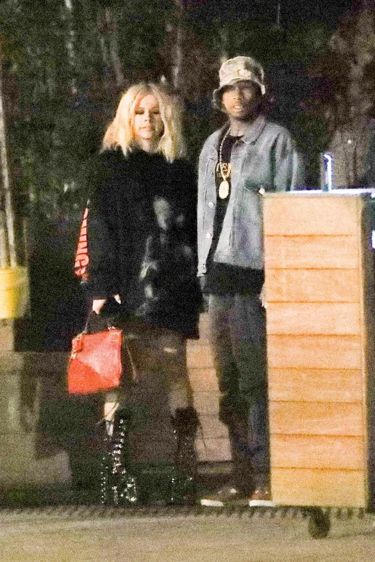 艾薇兒（左）與Tyga被拍到共進晚餐。達志