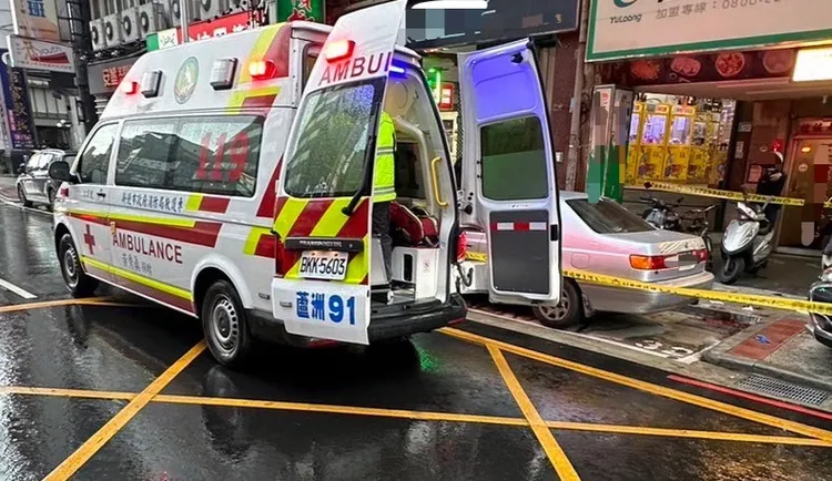 救護人員趕抵現場。三重警分局提供