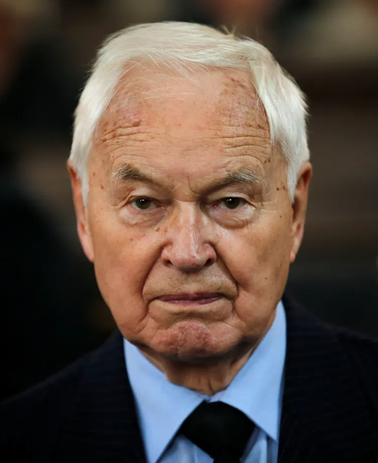 莫德洛於柏林牆倒塌4天後擔任總理。路透社