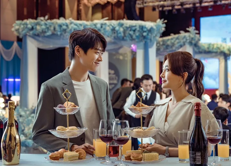 秦嵐（右）和魏大勛合作陸劇《關於唐醫生的一切》。資料照片