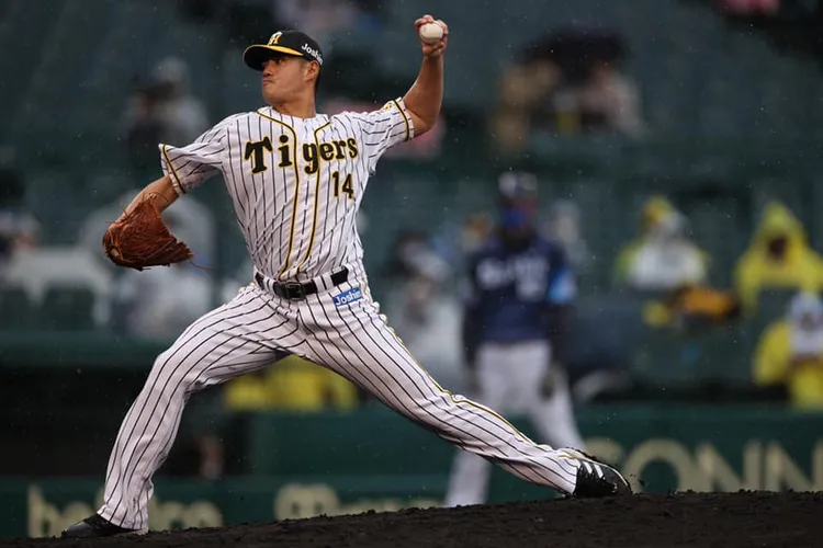 陳偉殷遙控台灣的朋友，幫忙處理捐贈物資事宜。翻攝臉書《陳偉殷 チェン・ウェイン CHEN WEIYIN》粉專