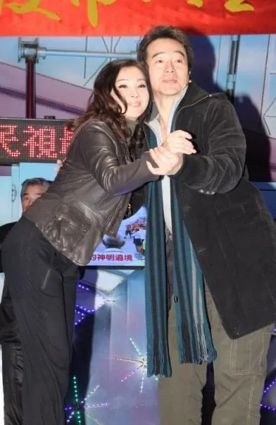 「江一官」張晨光（右）和「蔡月霞」陳美鳳主演的《夜市人生》曾創下最高8的收視率。