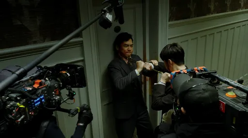 拳拳到肉狂捞40亿　梁朝伟助他甩「文盲」污名