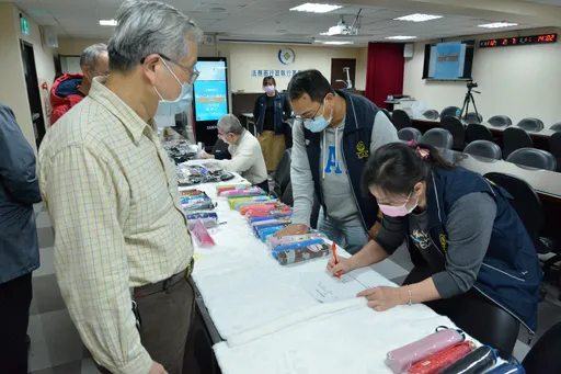 123拍賣會千萬紅珊瑚沒賣出 50把實用小雨傘意外成焦點
