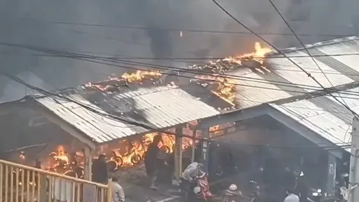 桃園電子廠機車停車場大火 員工見愛車陷火海急搶救
