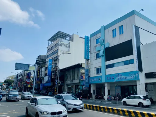 王建民衰捲這對夫妻婚姻官司　美魔女醫師診所曝光！端莊美照當迎賓看版