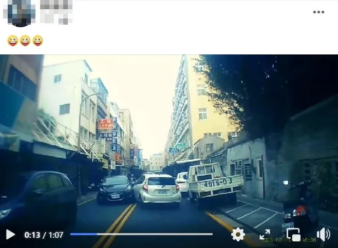 iRent轎車擦撞對向黑車。翻攝自臉書「爆廢公社公開版」