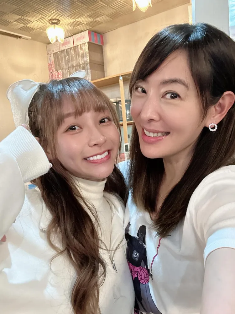 賈永婕其實看起來也在現場，和林襄也一樣臉貼臉拍照。引自賈永婕的跑跳人生粉絲團