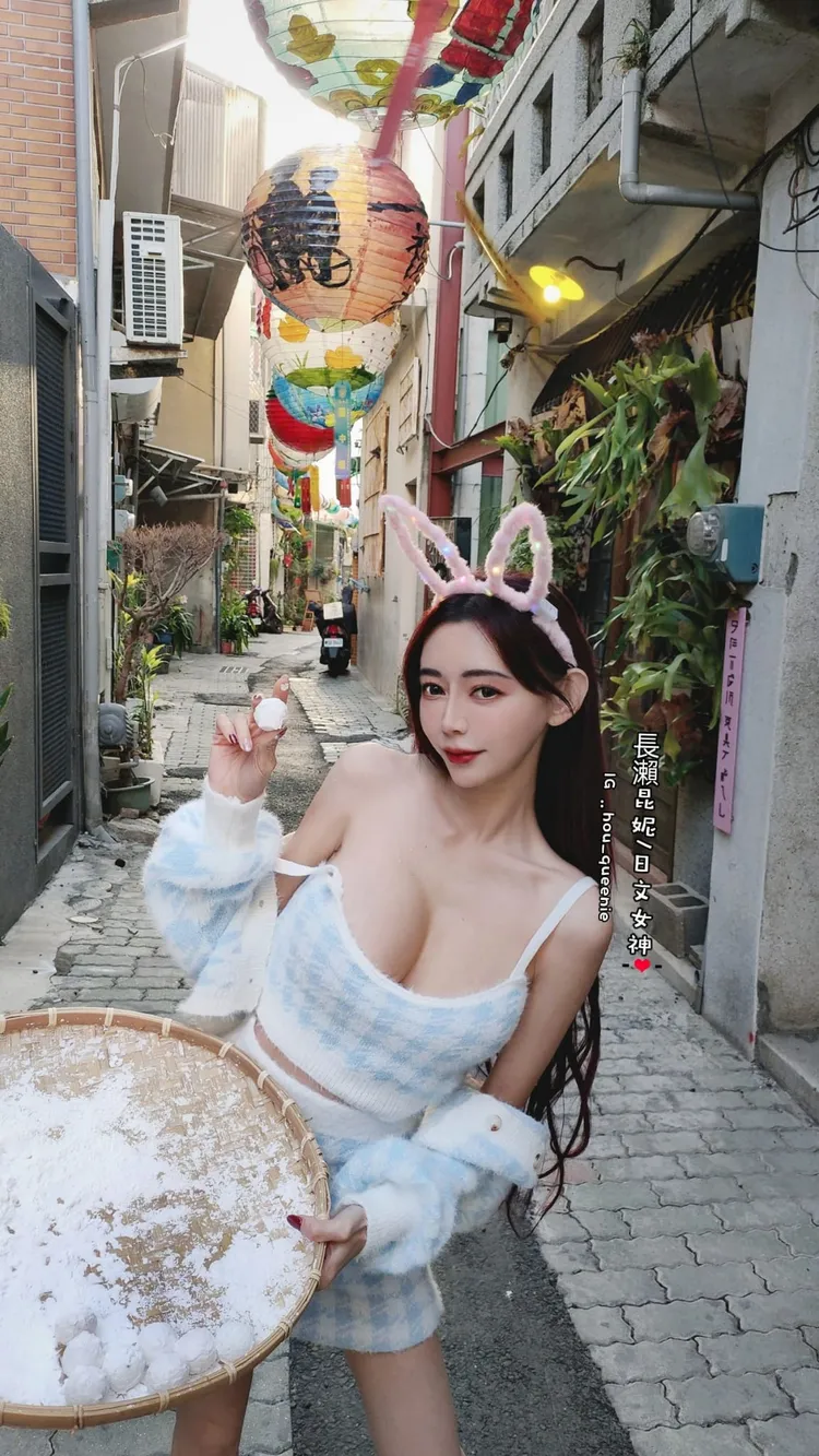 長瀨昆妮搓湯圓照片，看起來相當俏皮。翻攝自