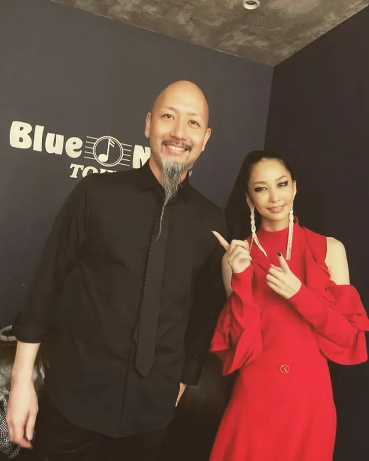 中島美嘉(右)今天40歲生日，也是她的結婚紀念日。翻攝馬谷勇IG