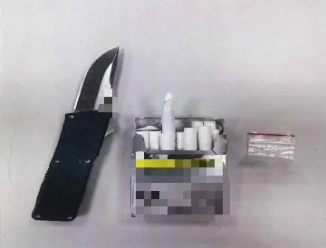 男子攜帶刀械與毒品跟著媽祖繞境，警方及時攔查維護活動安全。警方提供