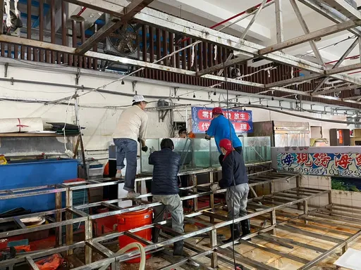 在漁港花7千買帝王蟹發臭 基市府嚴懲累犯攤商「斷水電不得繼續營業」