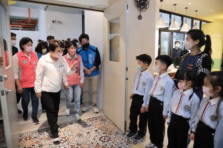 台中市共有2438名代理教師適用完整全年聘期，每年將增加約2億2千萬元支出。市府提供