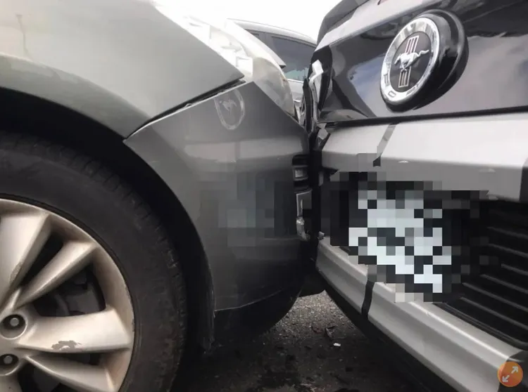 納智捷休旅車遭撞後，又往前追撞野馬轎車。資料照片