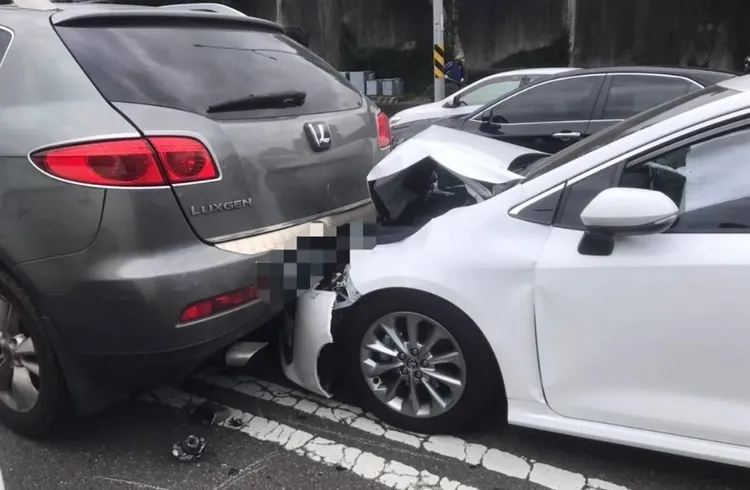 黃女酒後駕車追撞前方3車。資料照片