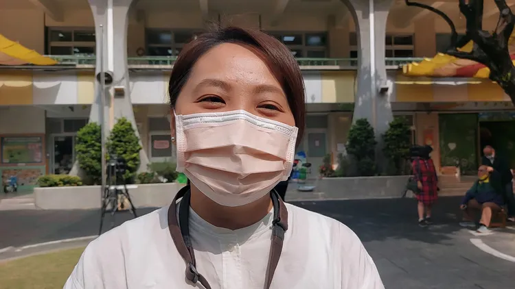 盧小姐表示，「會啊！會繼續戴口罩！」凃建豐攝