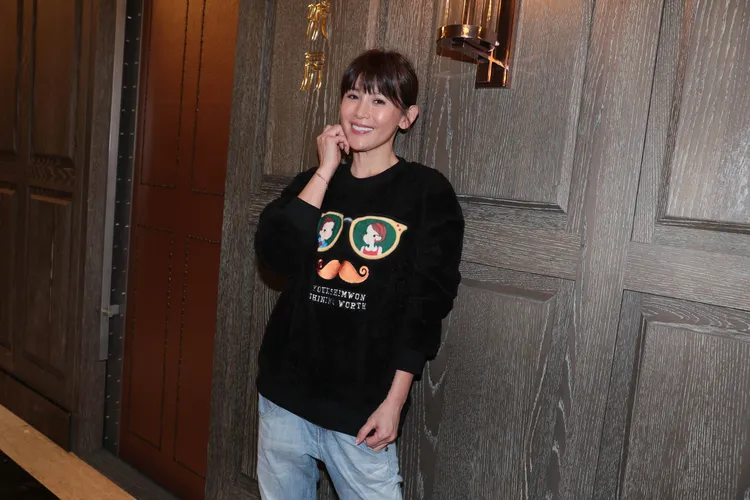 鄭仲茵不敢喝酒，說等等要開車去接女兒。彭欣偉攝