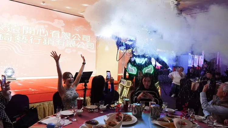 現場還有機器人表演。彭欣偉攝