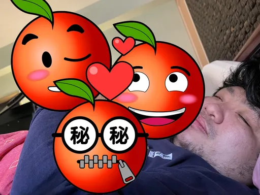 統神曬床照!臉貼臉親密說早安 網笑「跨種族的愛」