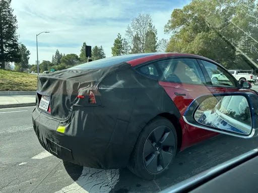 特斯拉秘密籌備「大改款」已半年　新Model 3路上測試曝光　