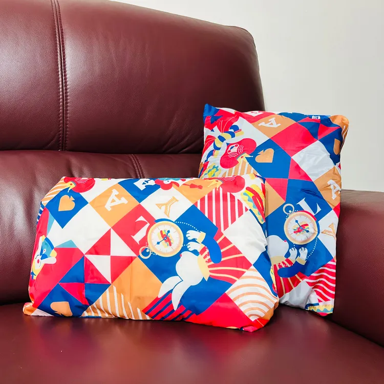 「旅行任你袋」甚至還可創意變身成抱枕枕套或禮物包裝袋。業者提供