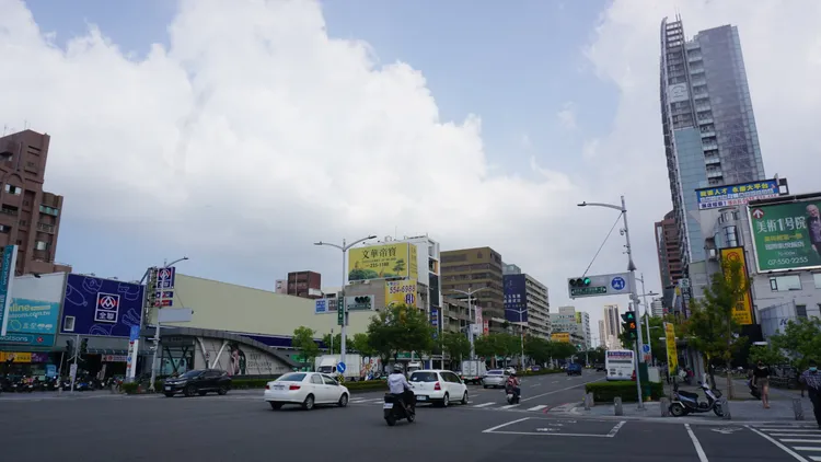 投資客退場讓市場降溫，但營建成本高漲，房價難下跌。葉家銘攝