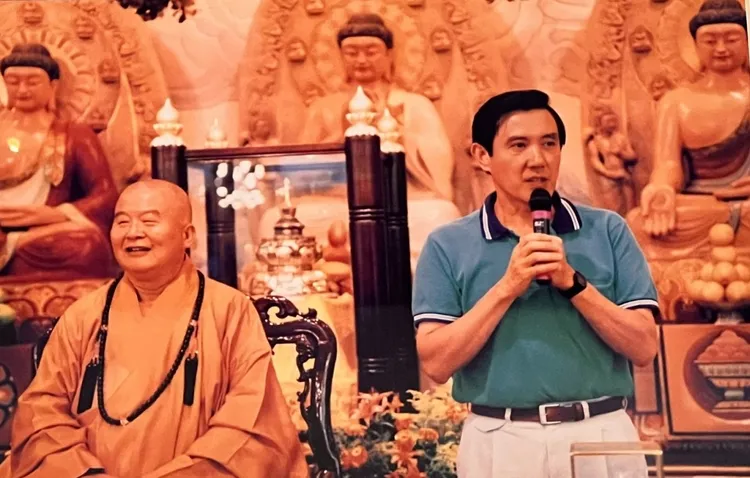 馬英九在台北市長任內拜會星雲。 翻攝畫面