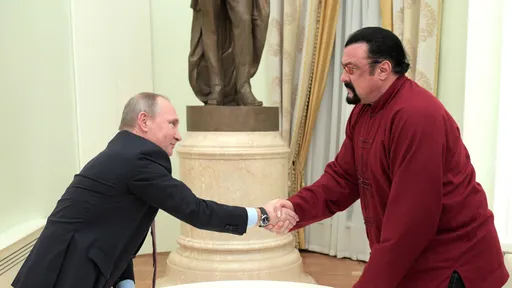 染血的勳章？影星史蒂芬席格接受普丁贈勳　「強化國際合作」