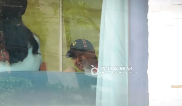 特斯拉自撞車禍後的林志穎，經過半年多後的休養出現在大直咖啡廳。特勤中心攝